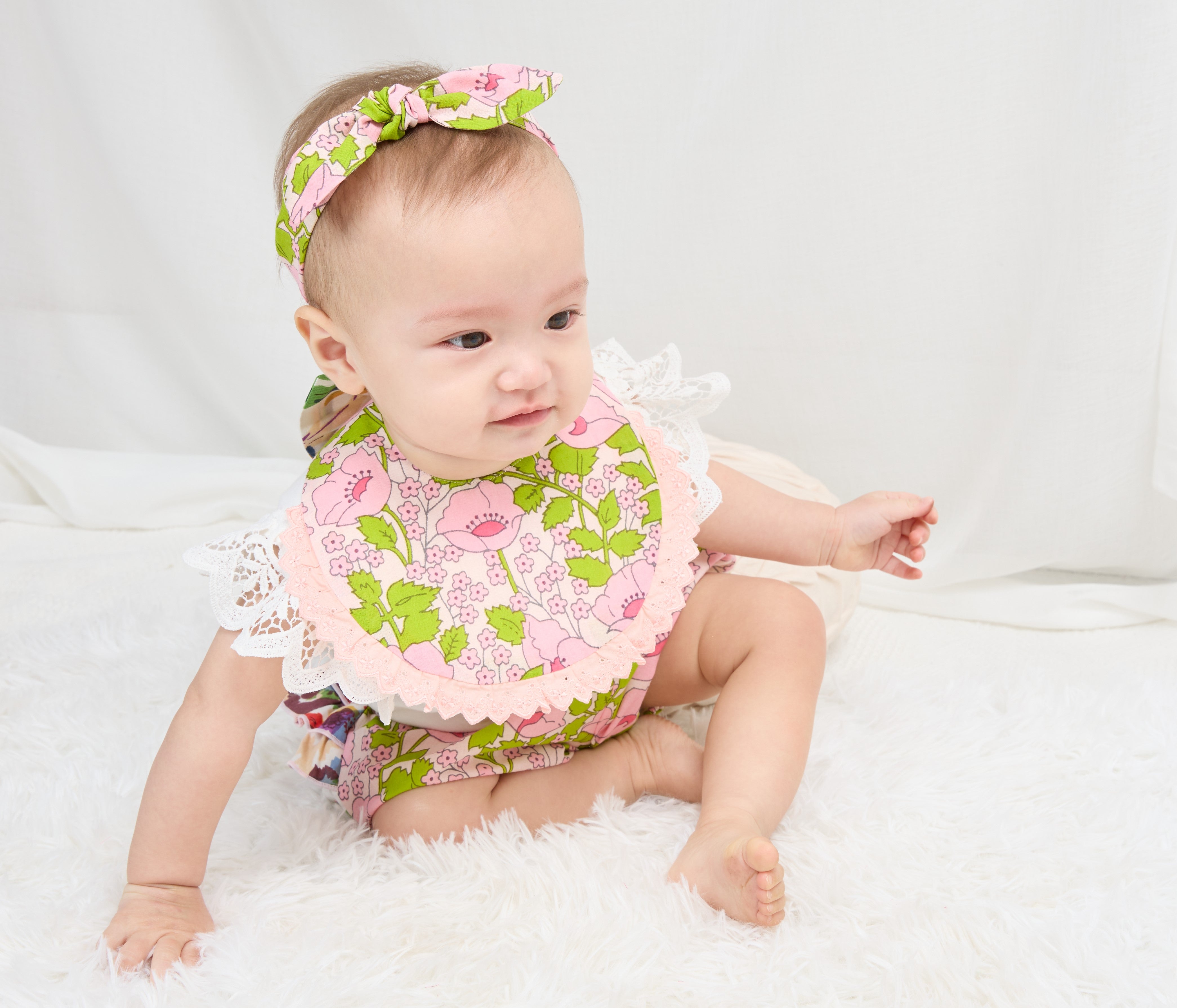 女の子ベビーのためのおしゃれスタイ】ベビースタイ&ヘッドバンド